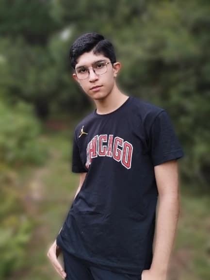 عکس یاسین حسنی - بهترین دانشآموز در فراگیر دوره وب از شهر قزوین